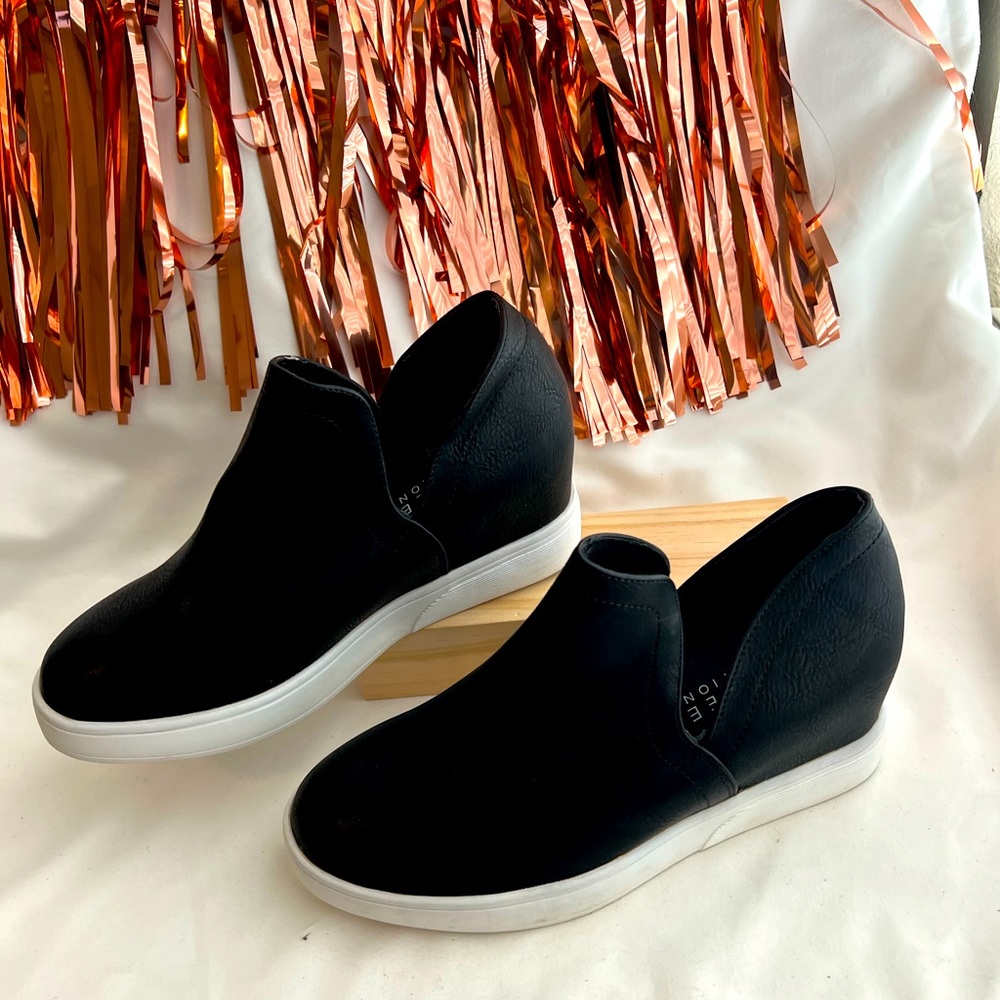 New! Journee Collection Cardi Standard Width Size 7.5